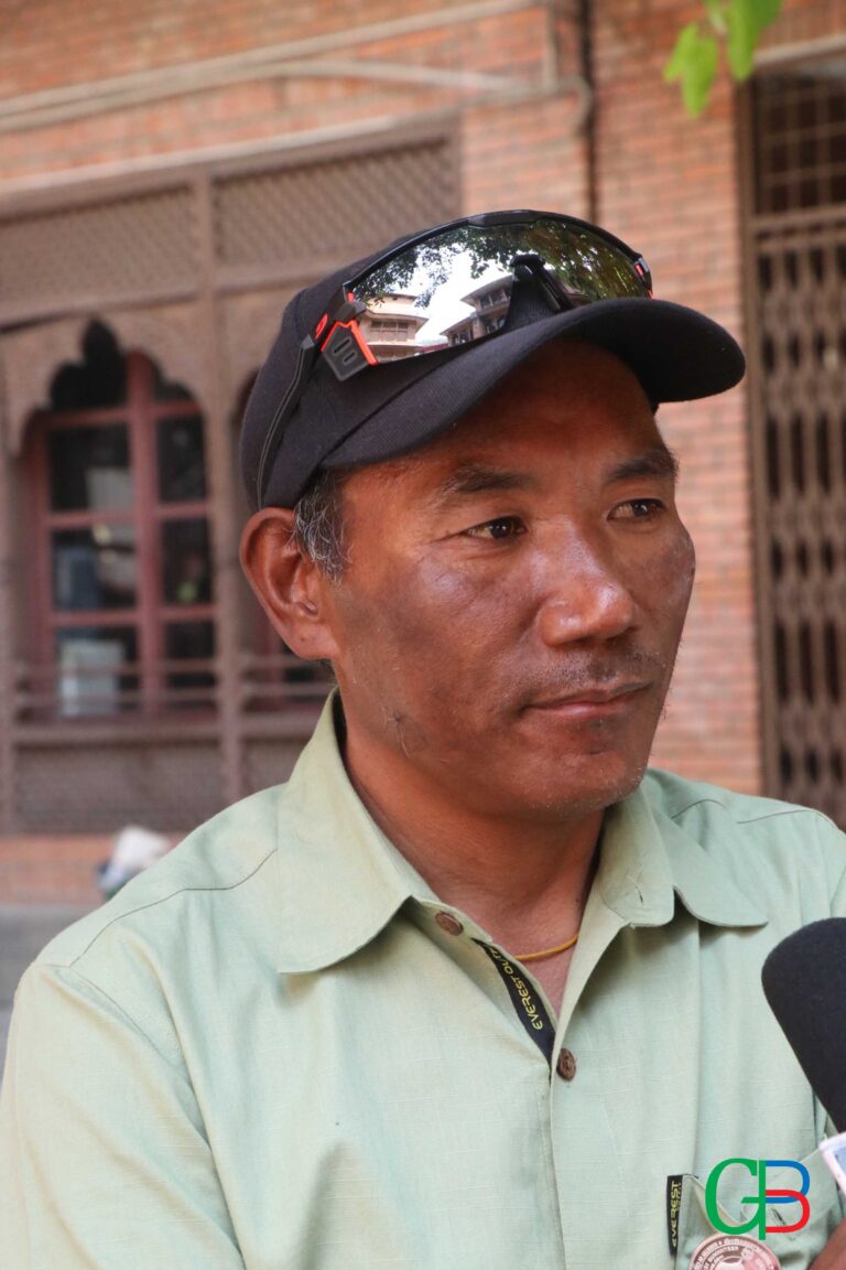 Kami-Sherpamoun-everst-mountaineer-1