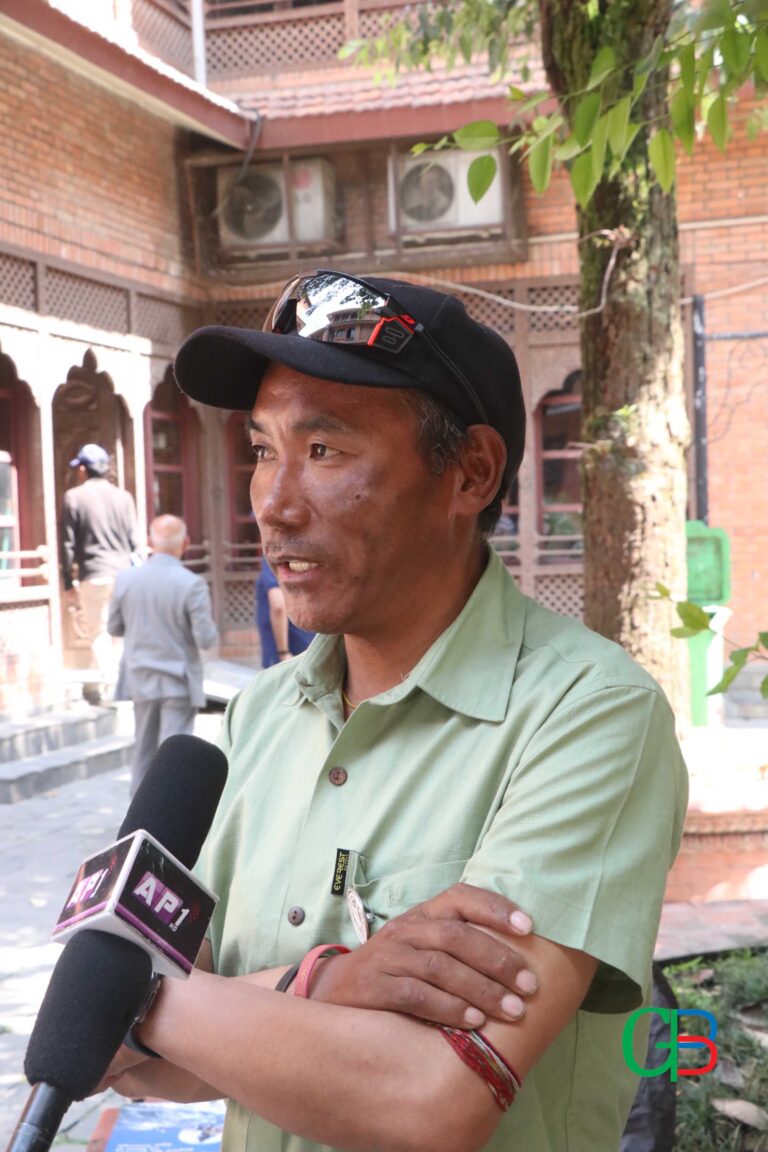 Kami-Sherpamoun-everst-mountaineer-2