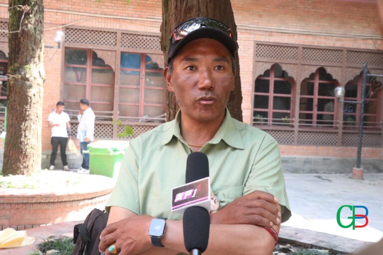 Kami-Sherpamoun-everst-mountaineer-5