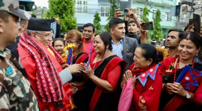 Pm-puspa-kamal-dahal-prachanda-with-people-in-personal-house-4