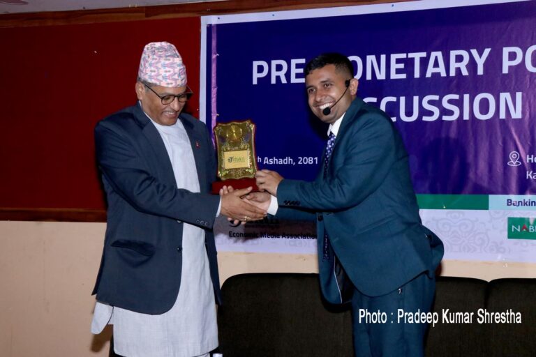 Royal-Acharya-and-maha-prasad-Adhikari-2