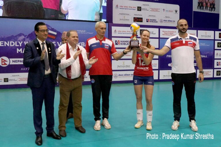 Takin-Trophy-to-russian-player