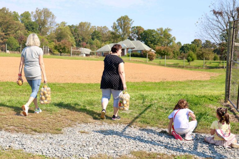 Pears_American_lady_child_carring-8-1
