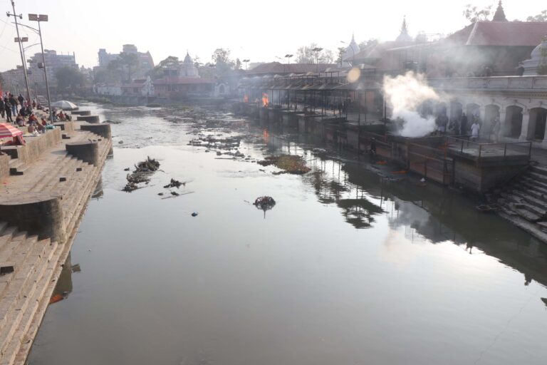 Arya-ghat_Pashupati-temple_ktm-1