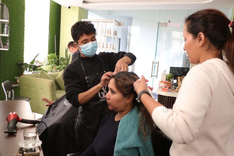 mirror unisex saloon