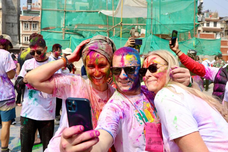holi