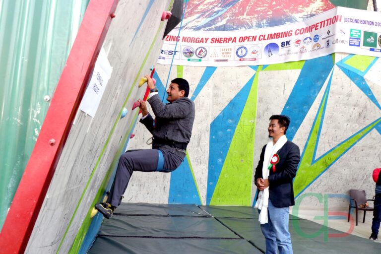 Wall clambing Competition