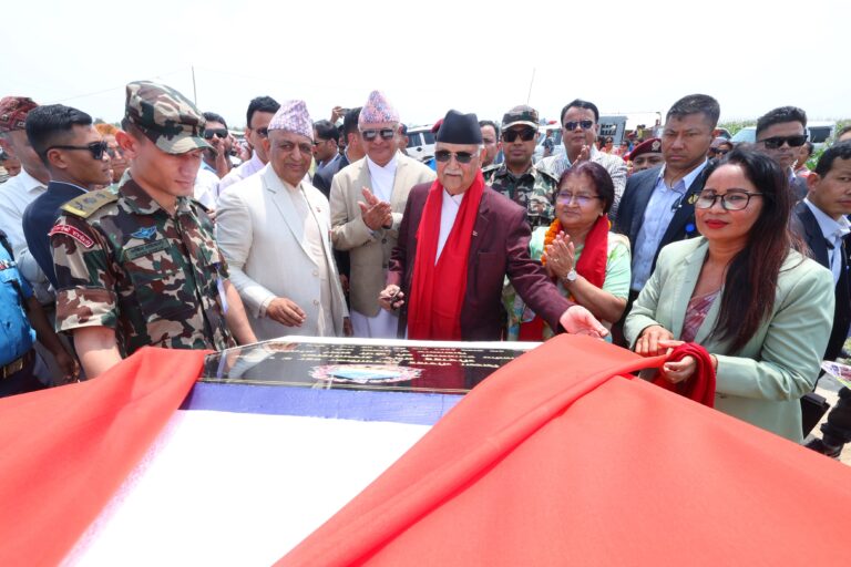 PM distributes computers to community schools in three districts (1)