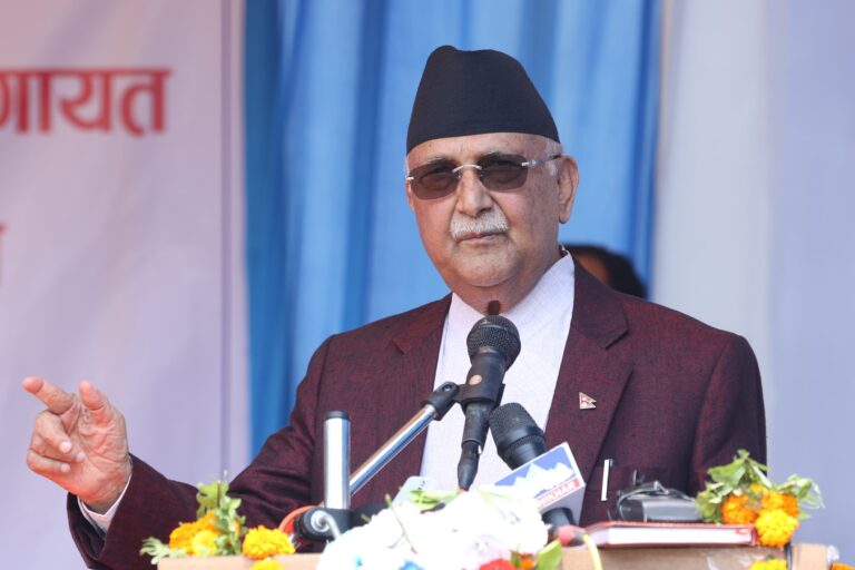 PM distributes computers to community schools in three districts (9)