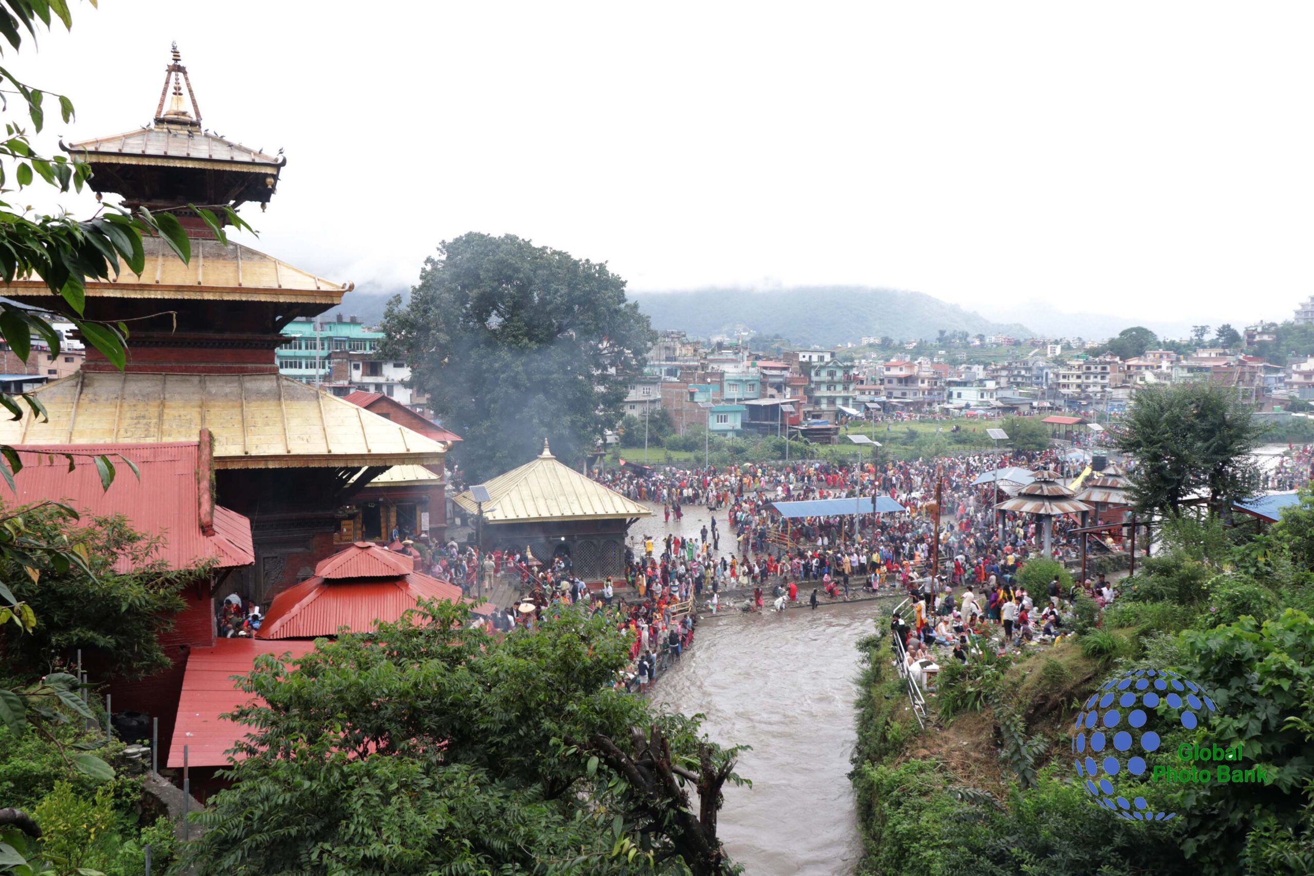 कुशे औशी गोकर्णेश्वर महादेव मन्दिरमा श्रद्धा गर्नेको भिड फोटो फिचर