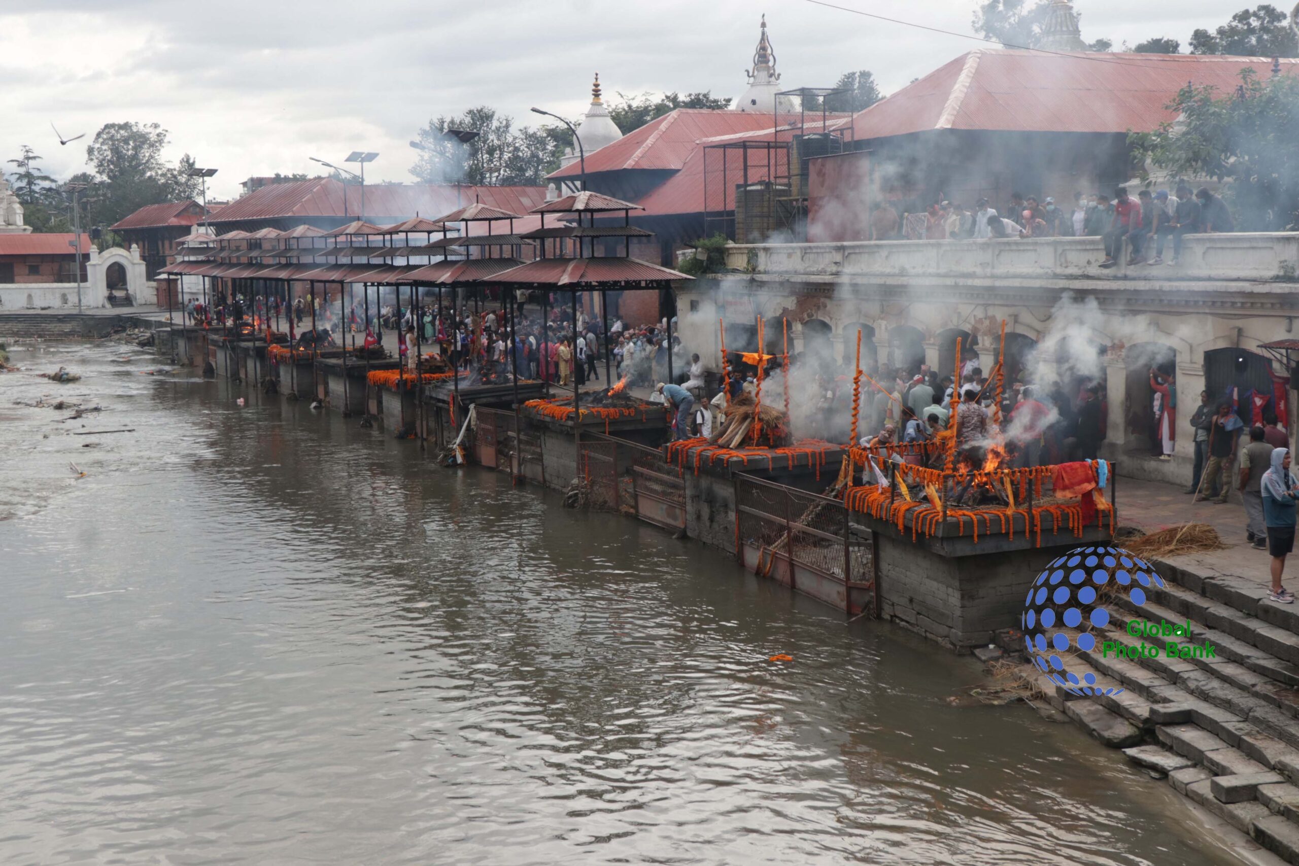 The last rites are being performed at Aryaghat.