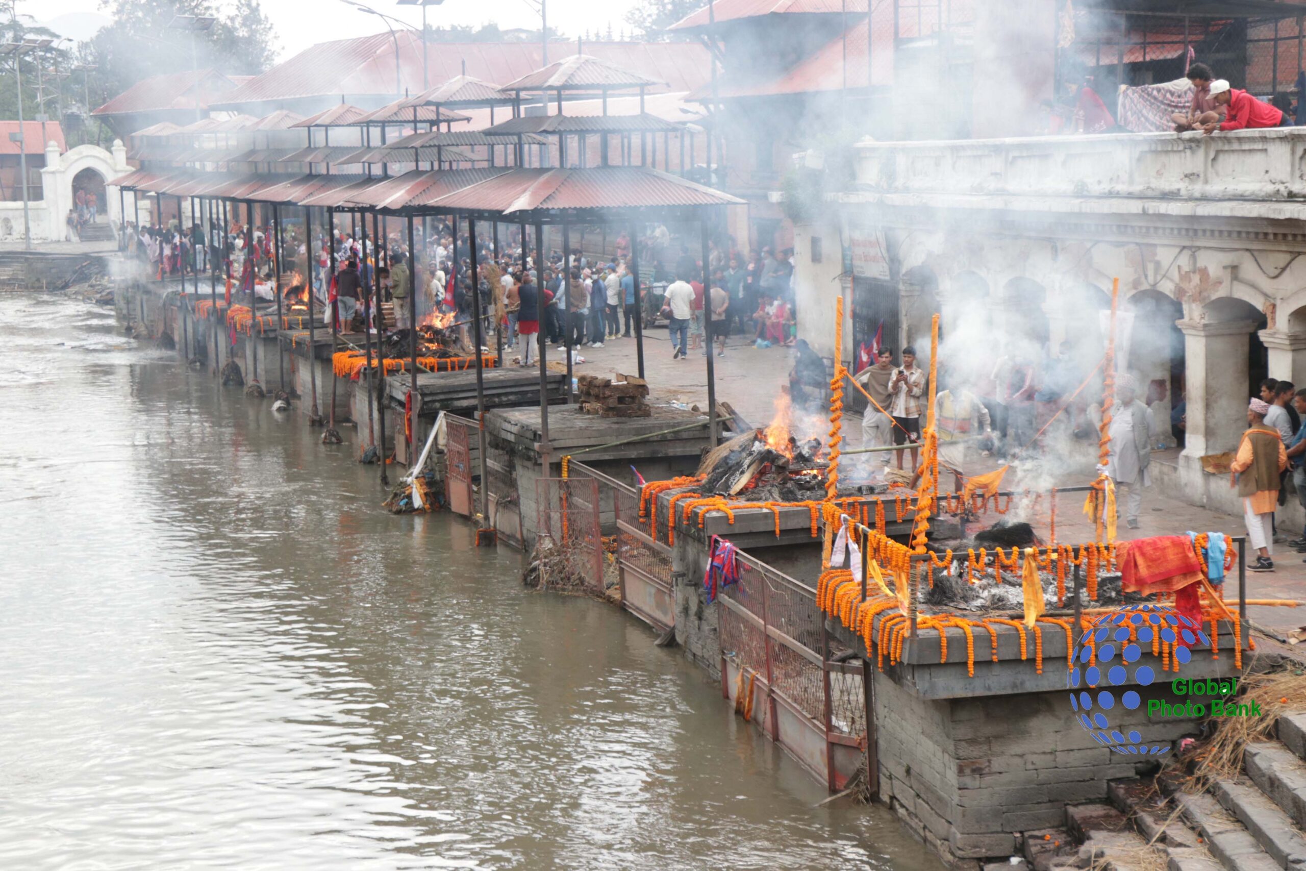 The last rites are being performed at Aryaghat.