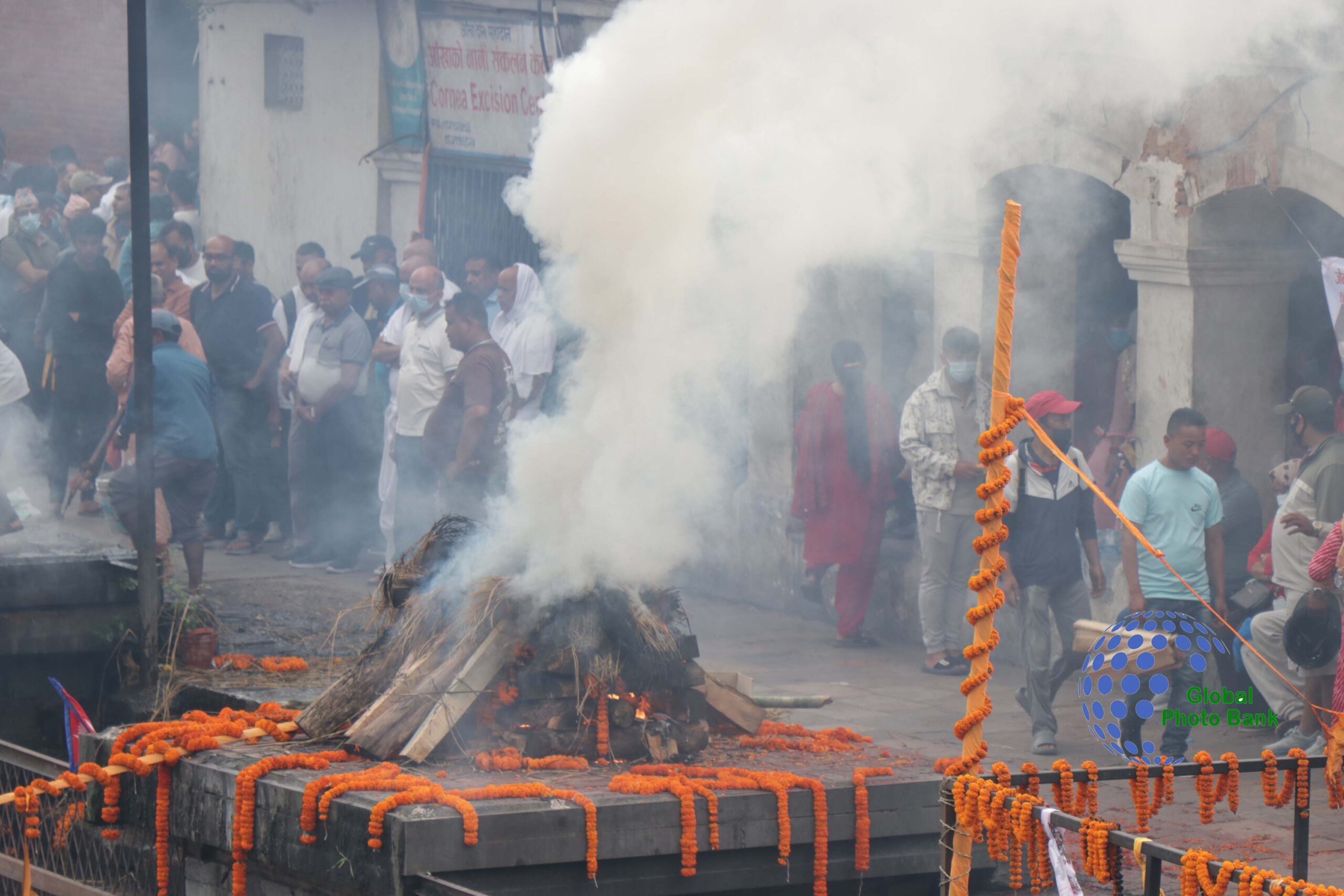 The last rites are being performed at Aryaghat.