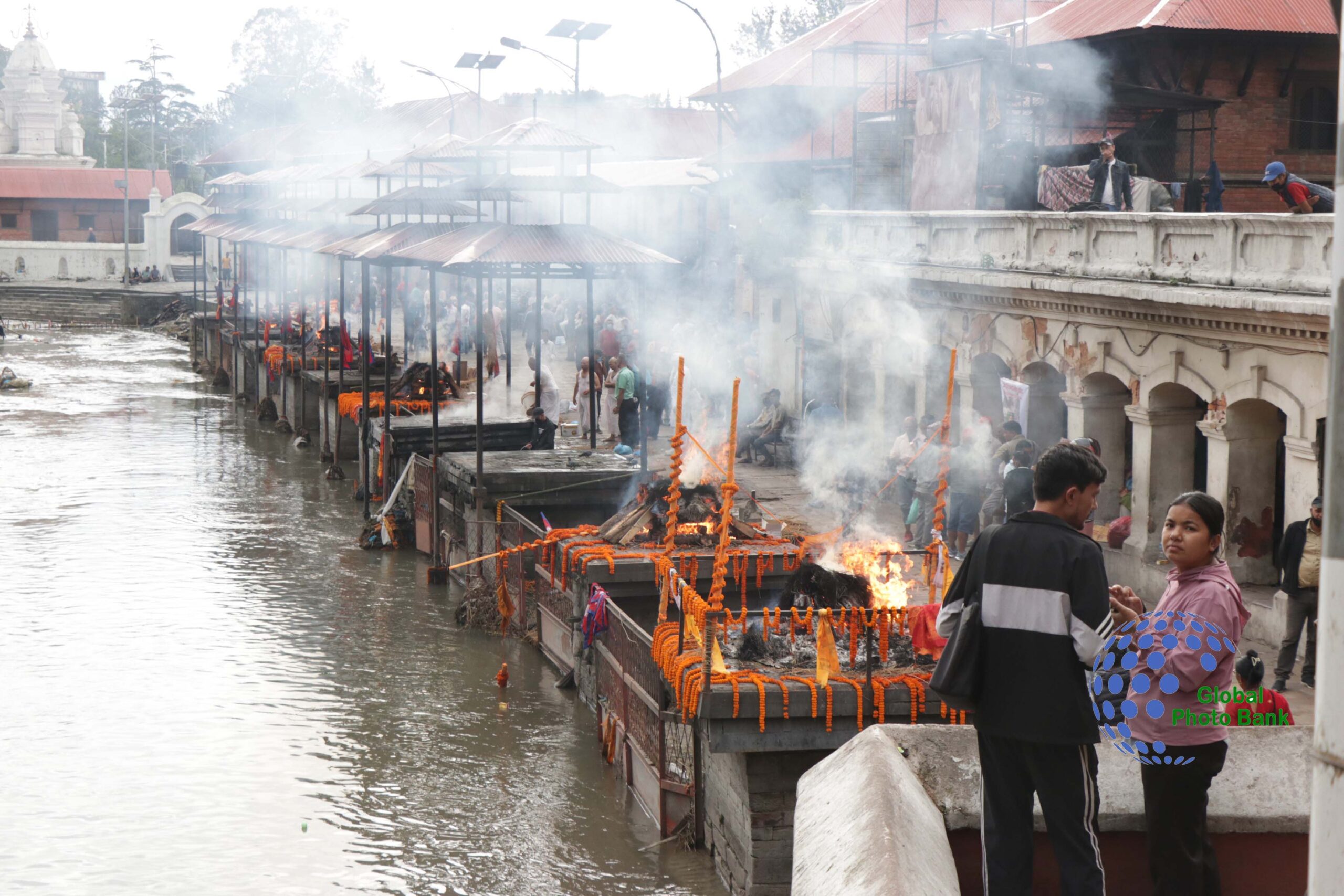 The last rites are being performed at Aryaghat.