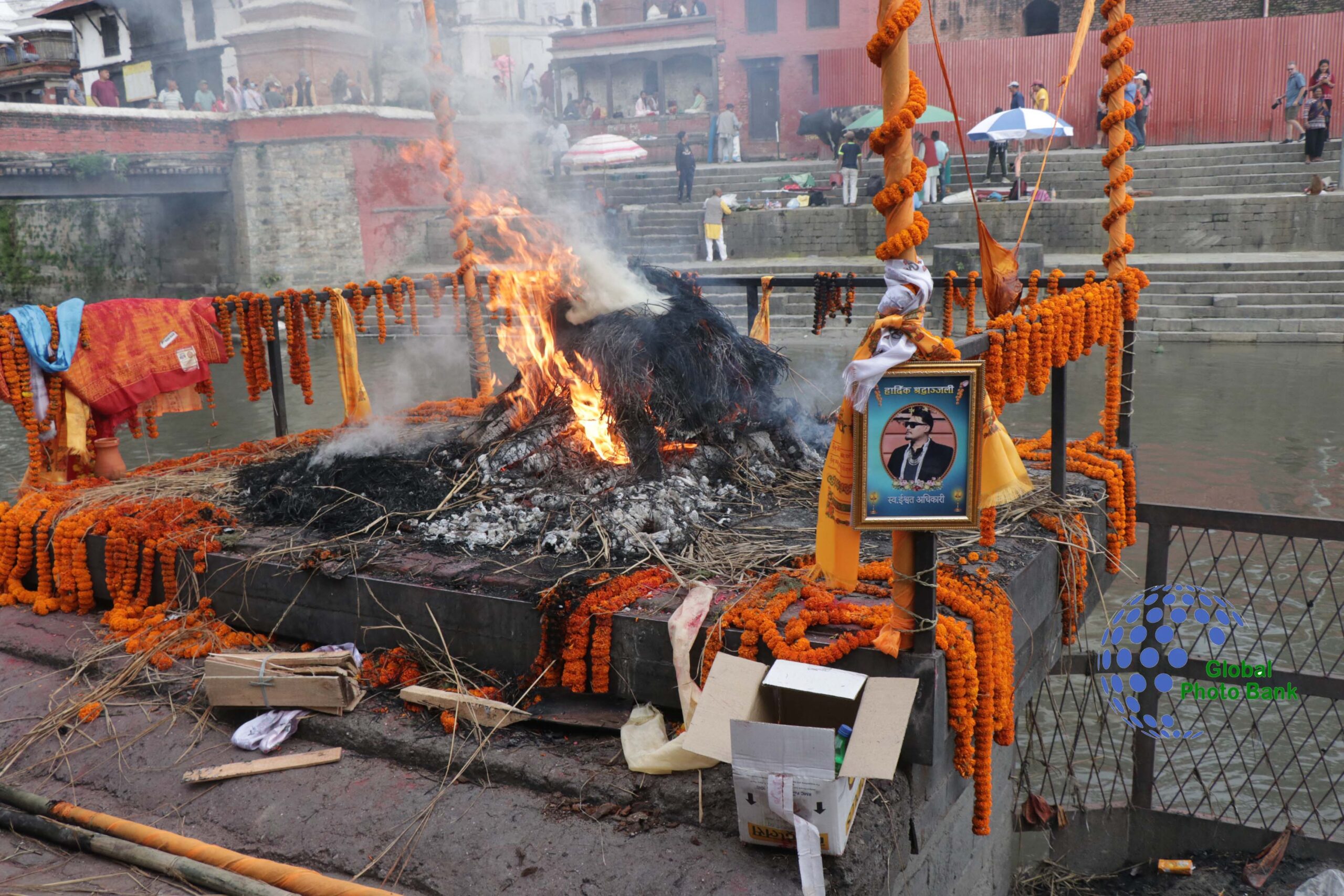 The last rites are being performed at Aryaghat.