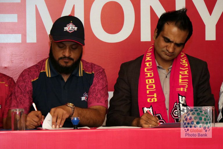 signing cermony with fomous steel